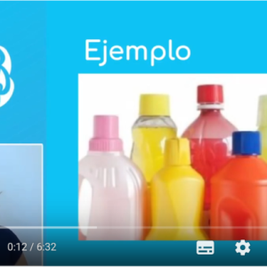 Botellas de plástico de colores brillantes en una presentación con la palabra "Ejemplo" arriba.