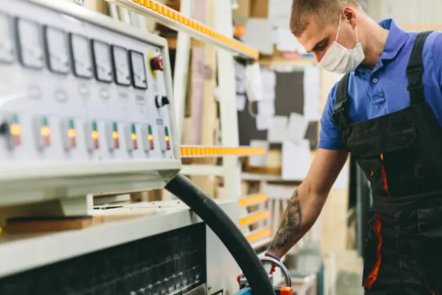 glazier-worker-in-face-mask-industry-and-work-duri-DECBR7S-scaled glazier-worker-in-face-mask-industry-and-work-duri-DECBR7S-scaled